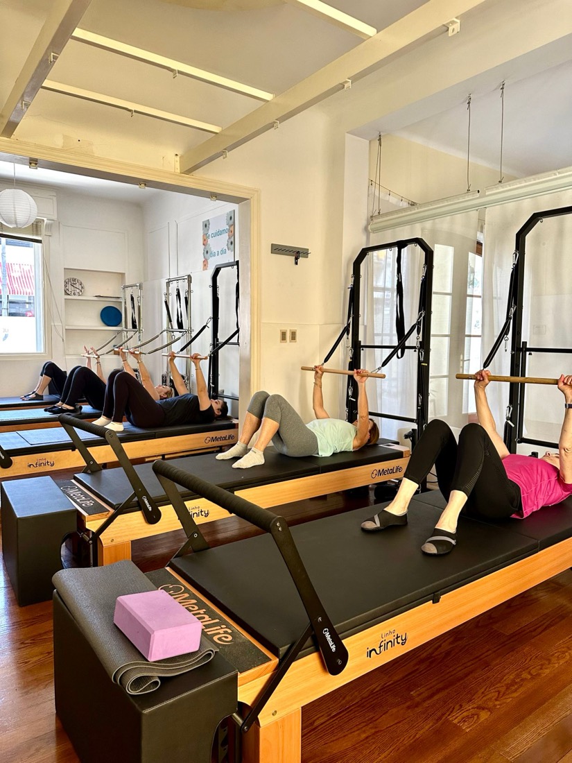 Clase de Pilates Reformer en grupo reducido en Pocitos