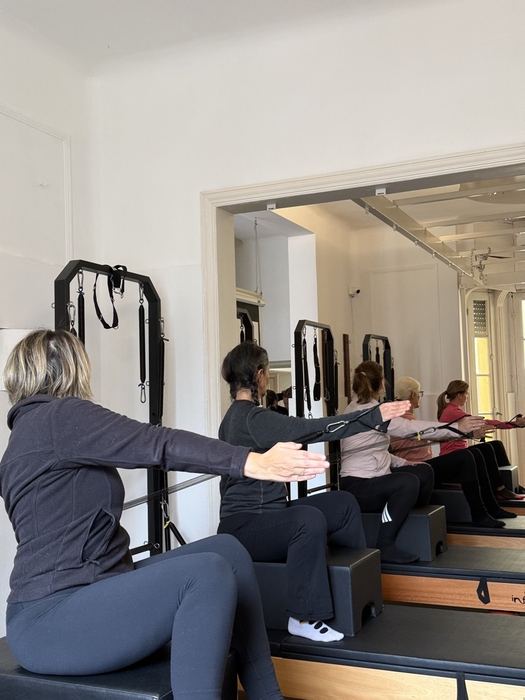 Clase de Pilates con el método STOTT PILATES en el estudio de Pocitos